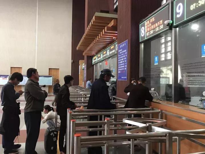 火车票预售期临时调整，这些返乡工友可免费领取车票