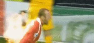 球场上的这些特效，我打100分，拉莫斯被黑出翔