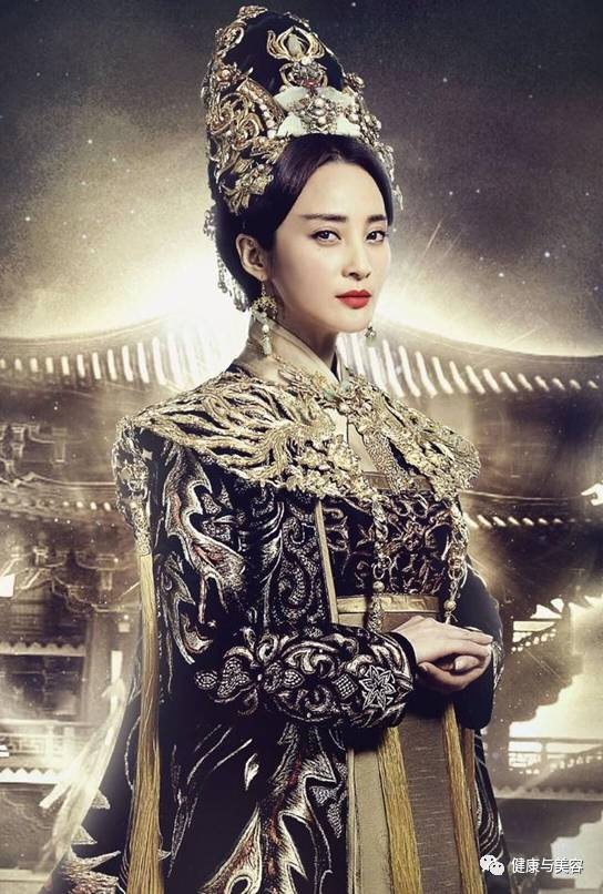 蒋勤勤甄嬛对比照,蒋勤勤和甄嬛隔空互动