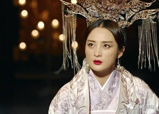 蒋勤勤甄嬛对比照,蒋勤勤和甄嬛隔空互动