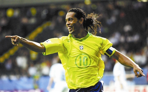 如今的小罗复出在哪里踢球,小罗宣布退役