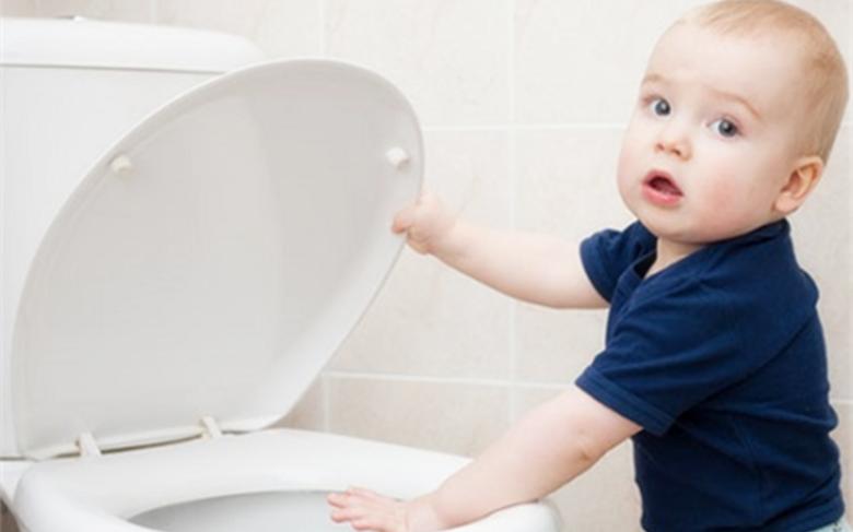 小孩子总是憋屎憋尿应该怎么办,宝宝老是憋尿尿裤子怎么回事