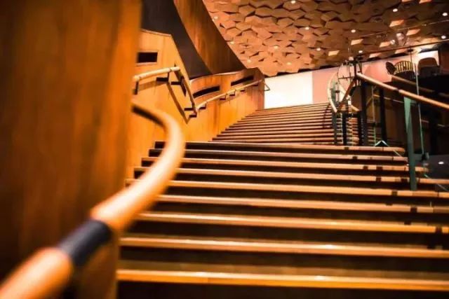 上海新网红！星爸爸全球最大烘焙工坊开业第一天，队伍长到害怕