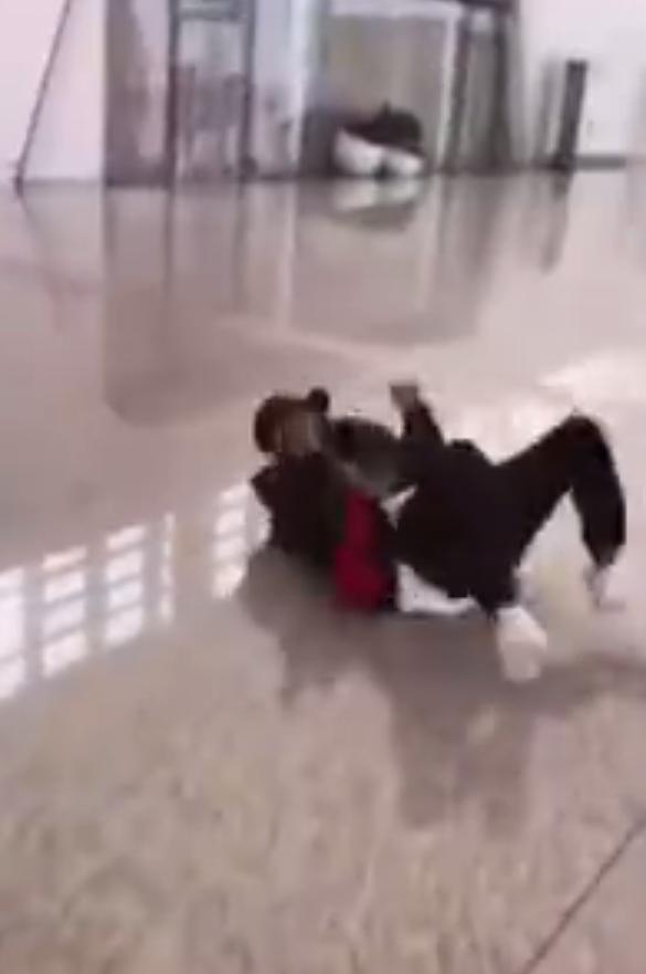 罗志祥发声视频,罗志祥笑得满地打滚