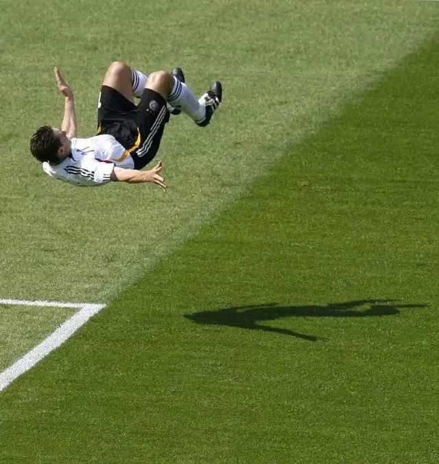 足球打耳光的庆祝动作,足球球星庆祝动作合集