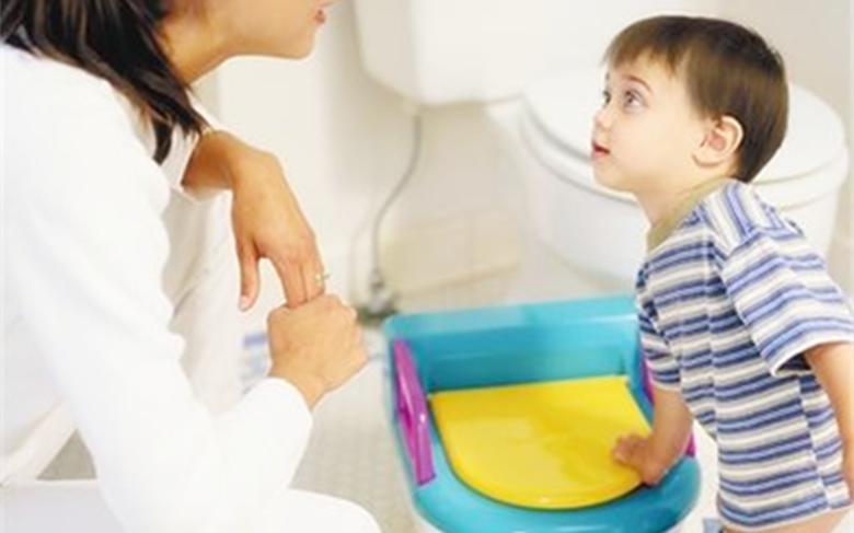 小孩子总是憋屎憋尿应该怎么办,宝宝老是憋尿尿裤子怎么回事