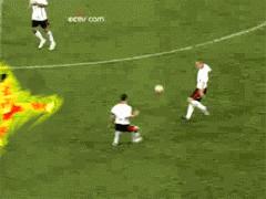 内马尔C罗足球场上的搞笑瞬间,c罗变身滑跪