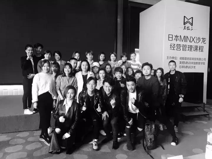 这个借李宇春、张靓颖出名的成都发型师说：美发不是暴利行业