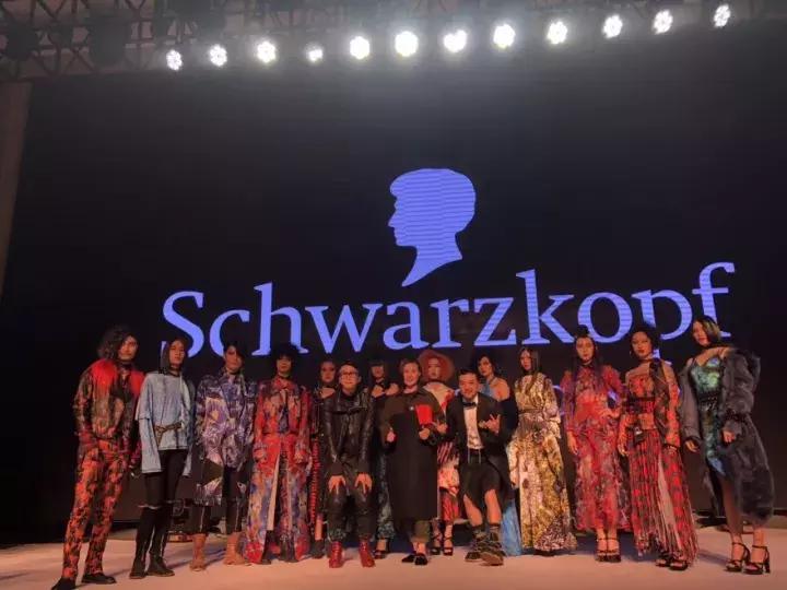 这个借李宇春、张靓颖出名的成都发型师说：美发不是暴利行业