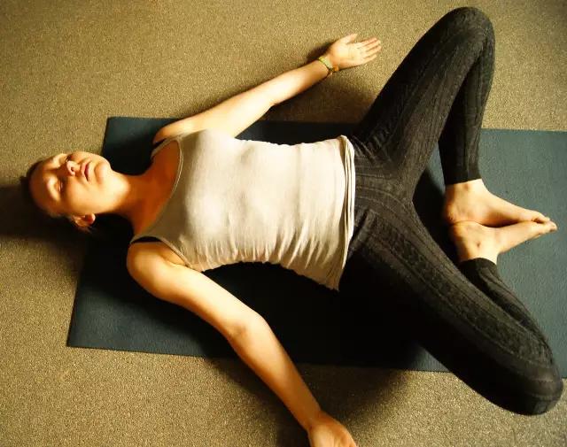 蝴蝶式瑜伽，清理子宫垃圾，男女练习一次年轻10岁！