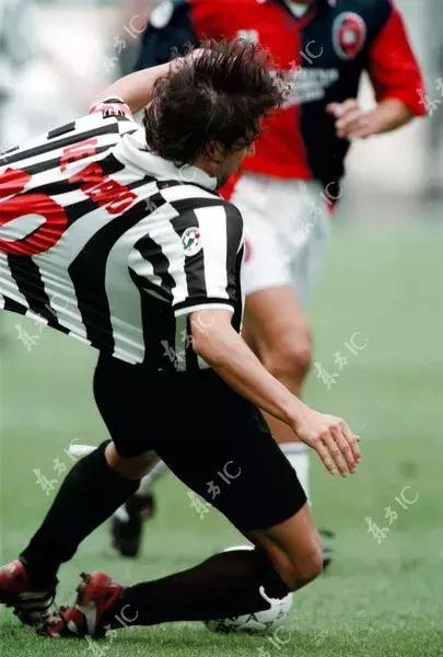 20岁一球成名的斑马王子，一生却受尽磨难