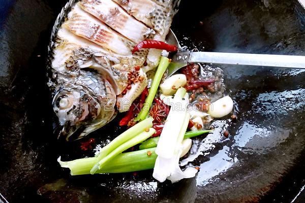 怎么炖鱼不腻还好吃又简单,家常炖鱼不腥好吃又简单