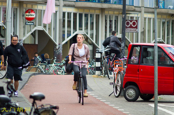 阿姆斯特丹河里自行车,阿姆斯特丹的白色自行车
