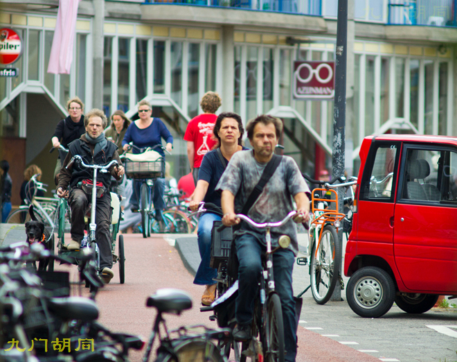 阿姆斯特丹河里自行车,阿姆斯特丹的白色自行车