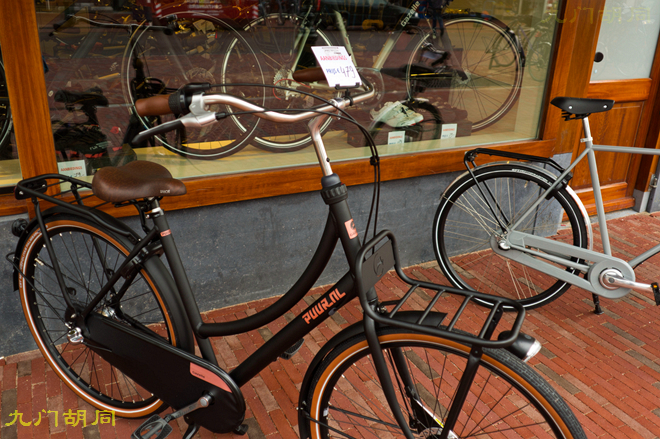 阿姆斯特丹河里自行车,阿姆斯特丹的白色自行车