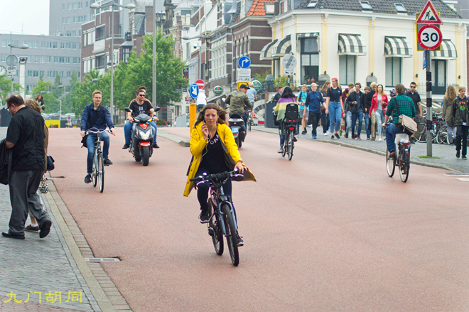 阿姆斯特丹河里自行车,阿姆斯特丹的白色自行车