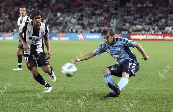 20岁一球成名的斑马王子，一生却受尽磨难