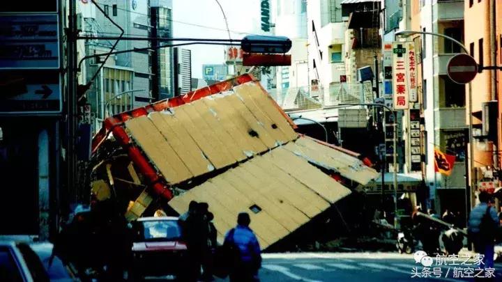大阪关西国际机场降落,大阪机场漂浮在海上