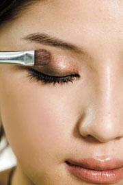 眼睛特别小怎样让眼睛变大,眼睛小的人怎么把眼睛变大