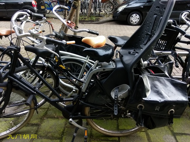 阿姆斯特丹河里自行车,阿姆斯特丹的白色自行车