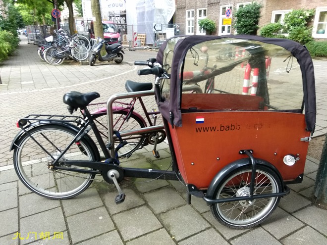 阿姆斯特丹河里自行车,阿姆斯特丹的白色自行车