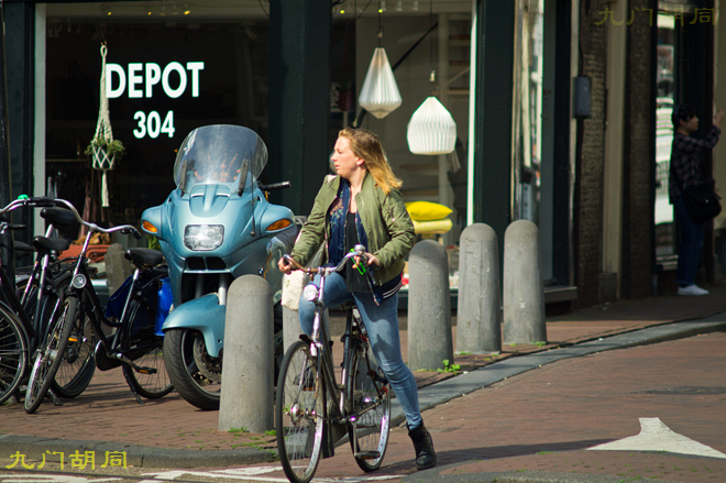 阿姆斯特丹河里自行车,阿姆斯特丹的白色自行车