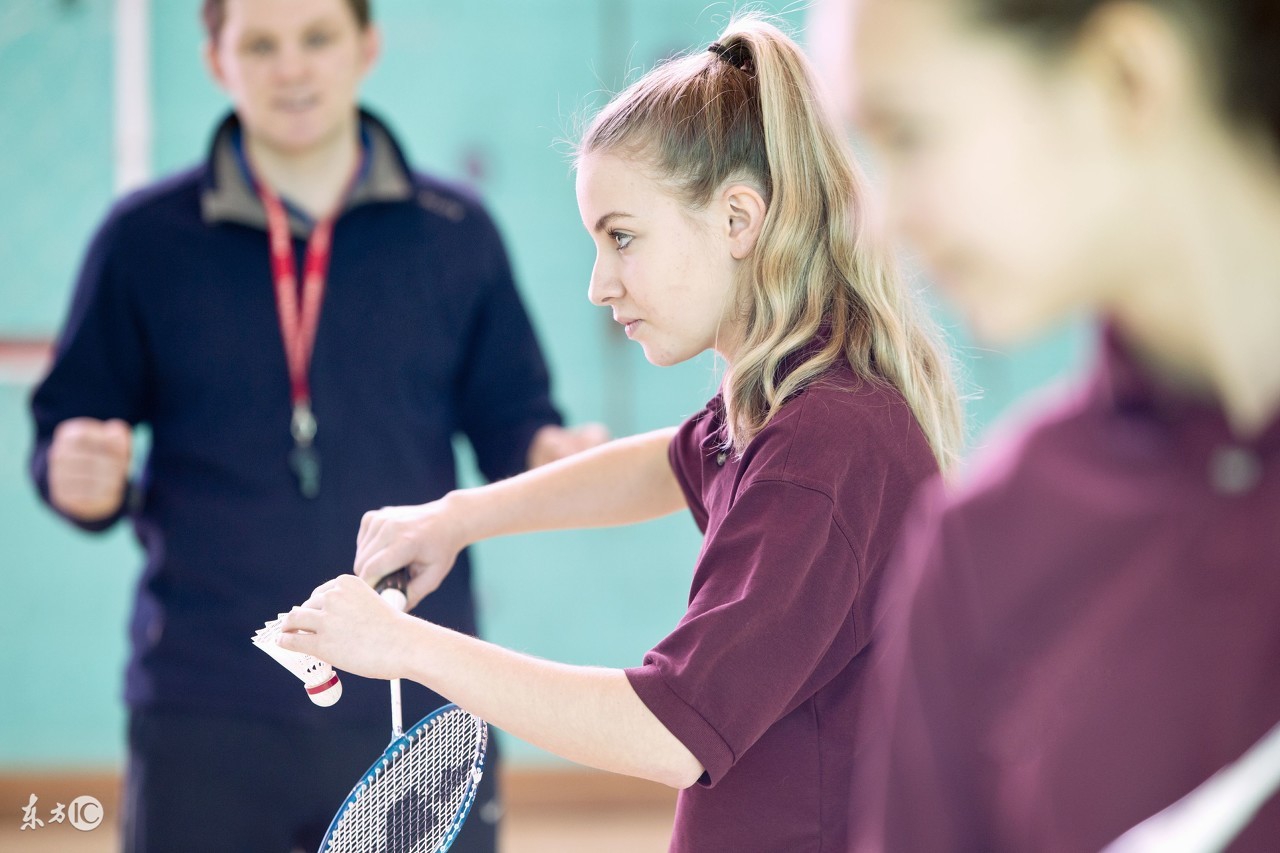 打完羽毛球手腕肿了,打完羽毛球后手腕疼怎么回事