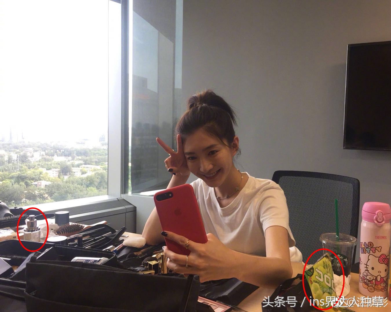 江疏影的化妆台分析，她一瓶喷雾700块，可我只买的起同款软糖