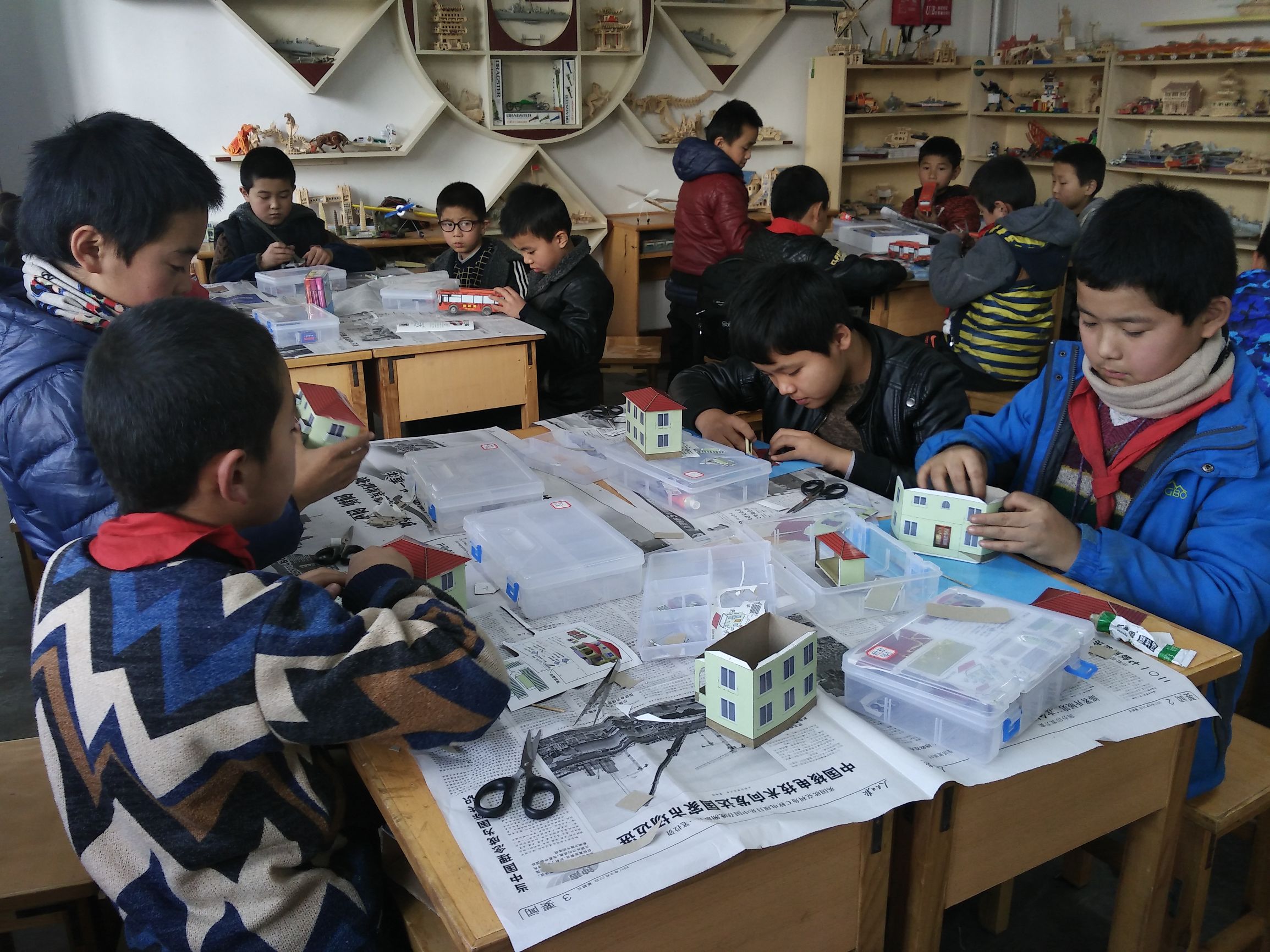 硷沟沿小学开设免费艺术课孩子们：星期四下午我们最快乐