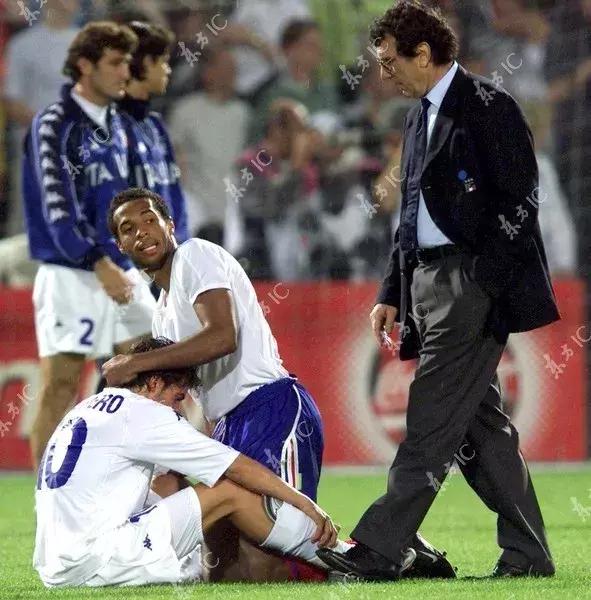 20岁一球成名的斑马王子，一生却受尽磨难