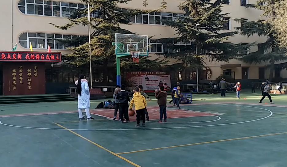 硷沟沿小学开设免费艺术课孩子们：星期四下午我们最快乐