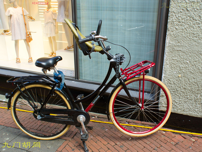 阿姆斯特丹河里自行车,阿姆斯特丹的白色自行车