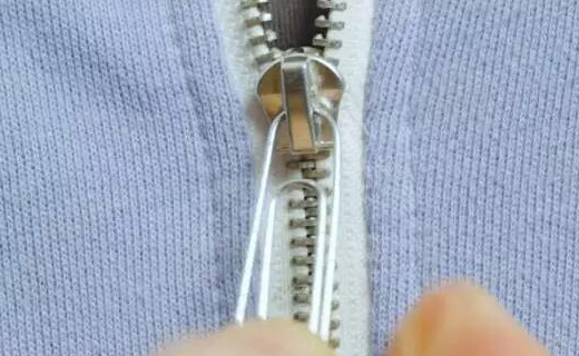 拉链的生活小妙招,拉链容易开怎么办生活小技巧