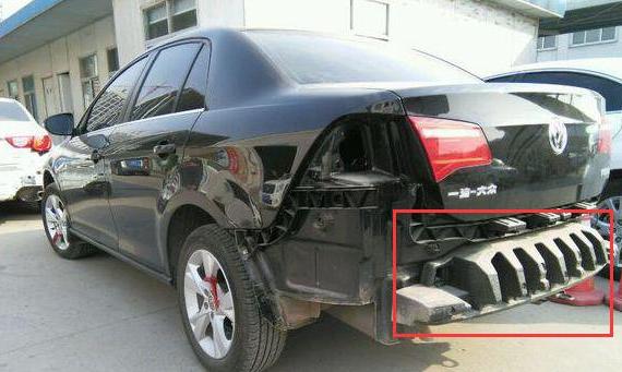 日产奇骏被追尾,日产奇骏追尾