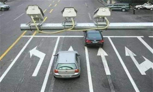 把车牌上面的小圆点扣掉，电子眼就没法拍你了，是真的吗？