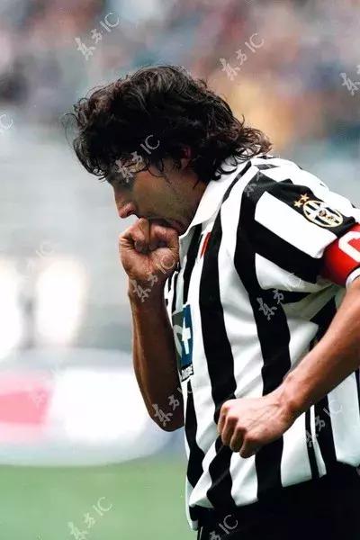 20岁一球成名的斑马王子，一生却受尽磨难