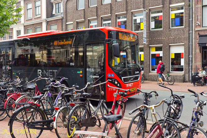 阿姆斯特丹河里自行车,阿姆斯特丹的白色自行车