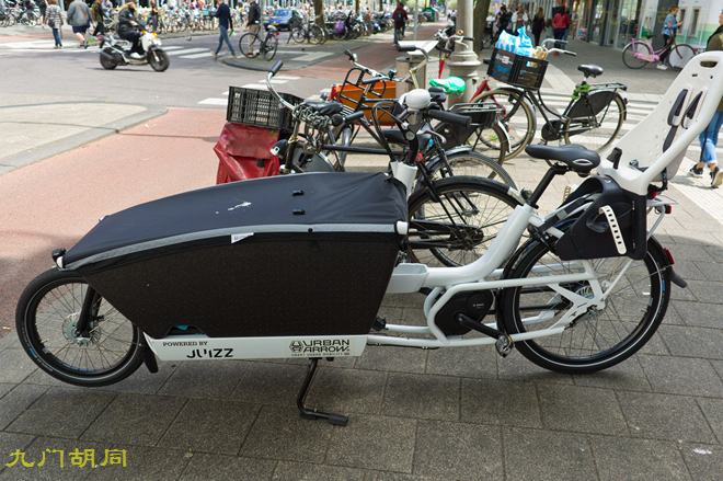 阿姆斯特丹河里自行车,阿姆斯特丹的白色自行车