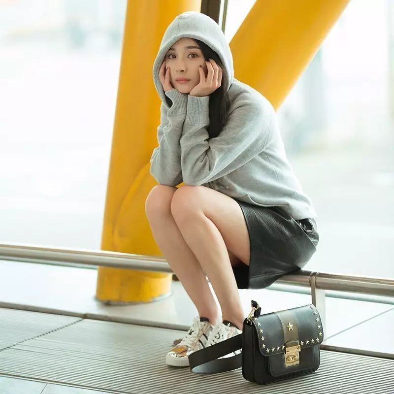 mk女包锁头小号杨幂同款手提包,杨幂mk2018新款女包