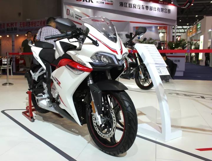 海外的国产车，酷似隆鑫300R跑车版，泰国轻跑Demon150GR登场！