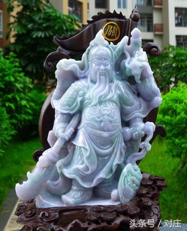 翡翠摆件一般摆在家里哪里好,翡翠葡萄摆件寓意