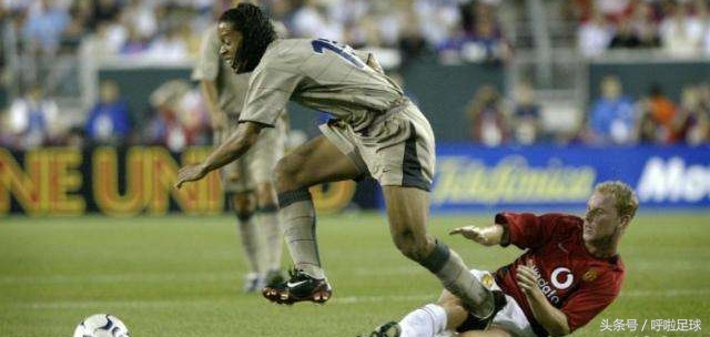 小罗过人集锦曼联,小罗过人飘逸内马尔过人挨打