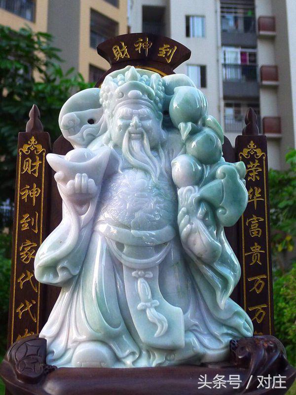 翡翠摆件一般摆在家里哪里好,翡翠葡萄摆件寓意