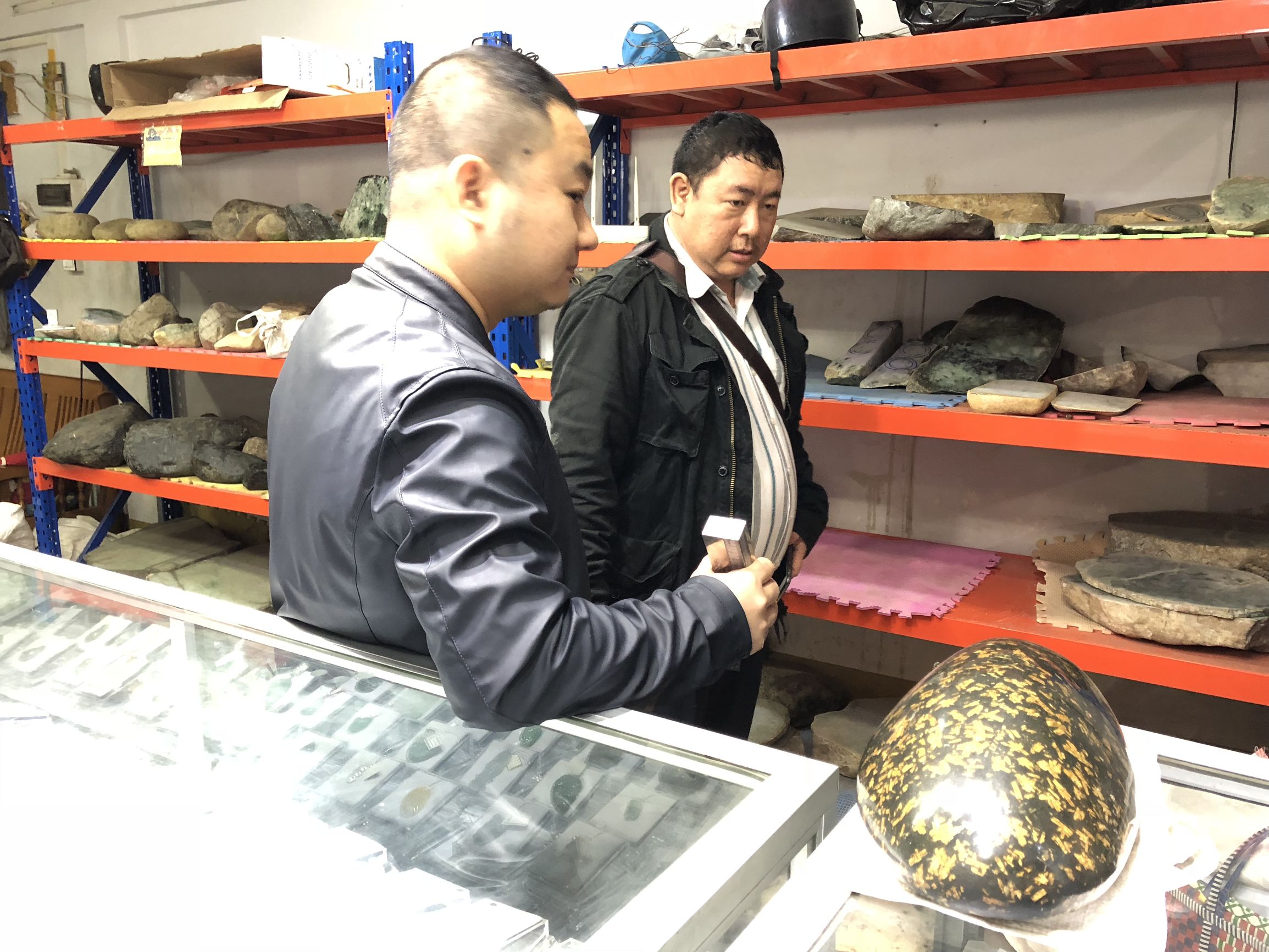 缅甸曼德勒角湾翡翠市场原石收购,缅甸角湾翡翠交易市场