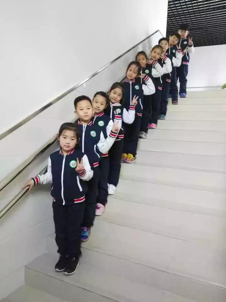 今年学校最流行的校服,最好看的春夏秋冬校服