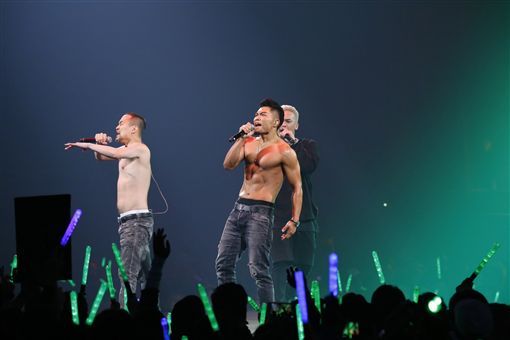 还记得他不？当年一首《想太多》，如今真的是好“玖”不见