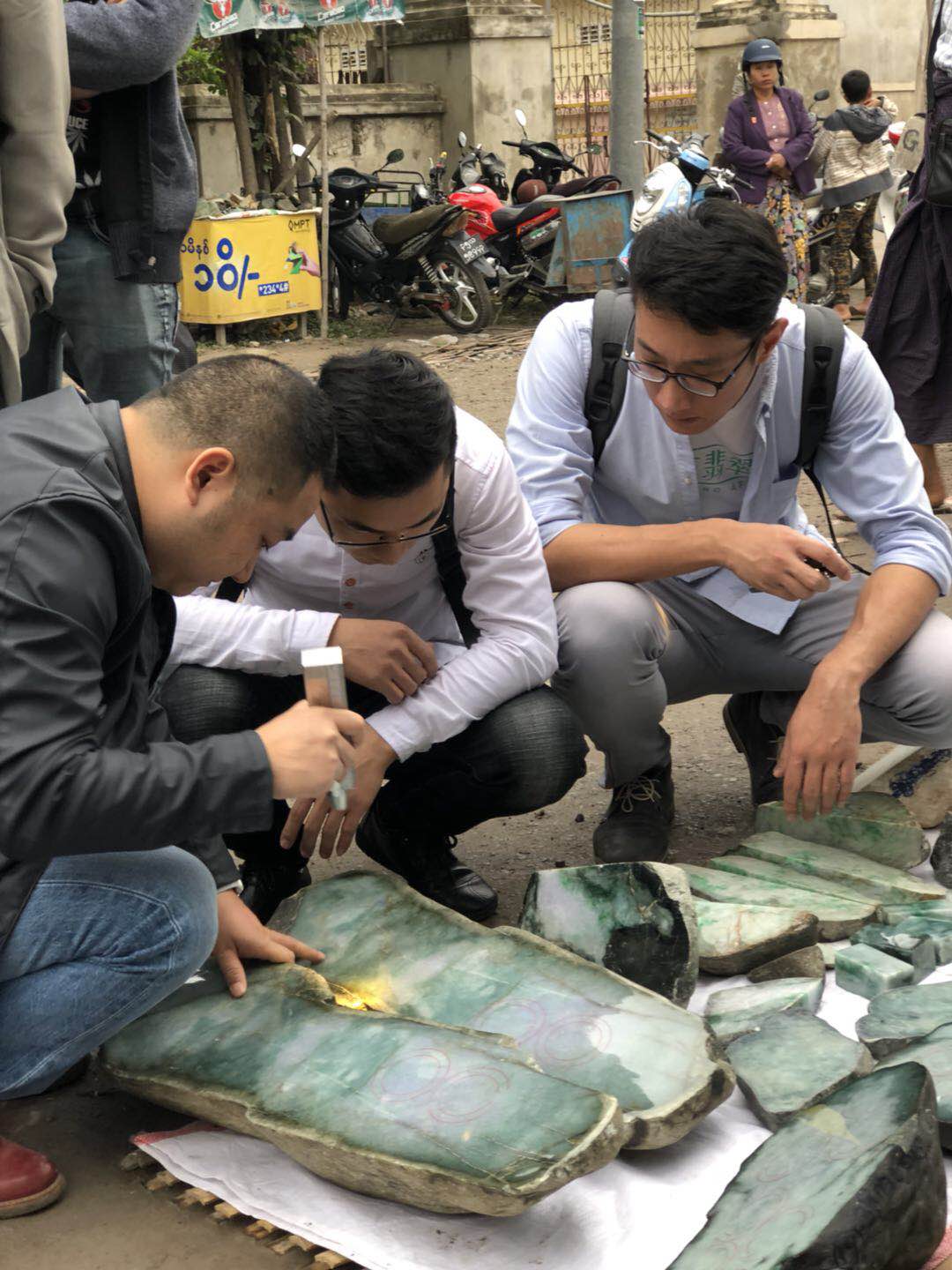 缅甸曼德勒角湾翡翠市场原石收购,缅甸角湾翡翠交易市场