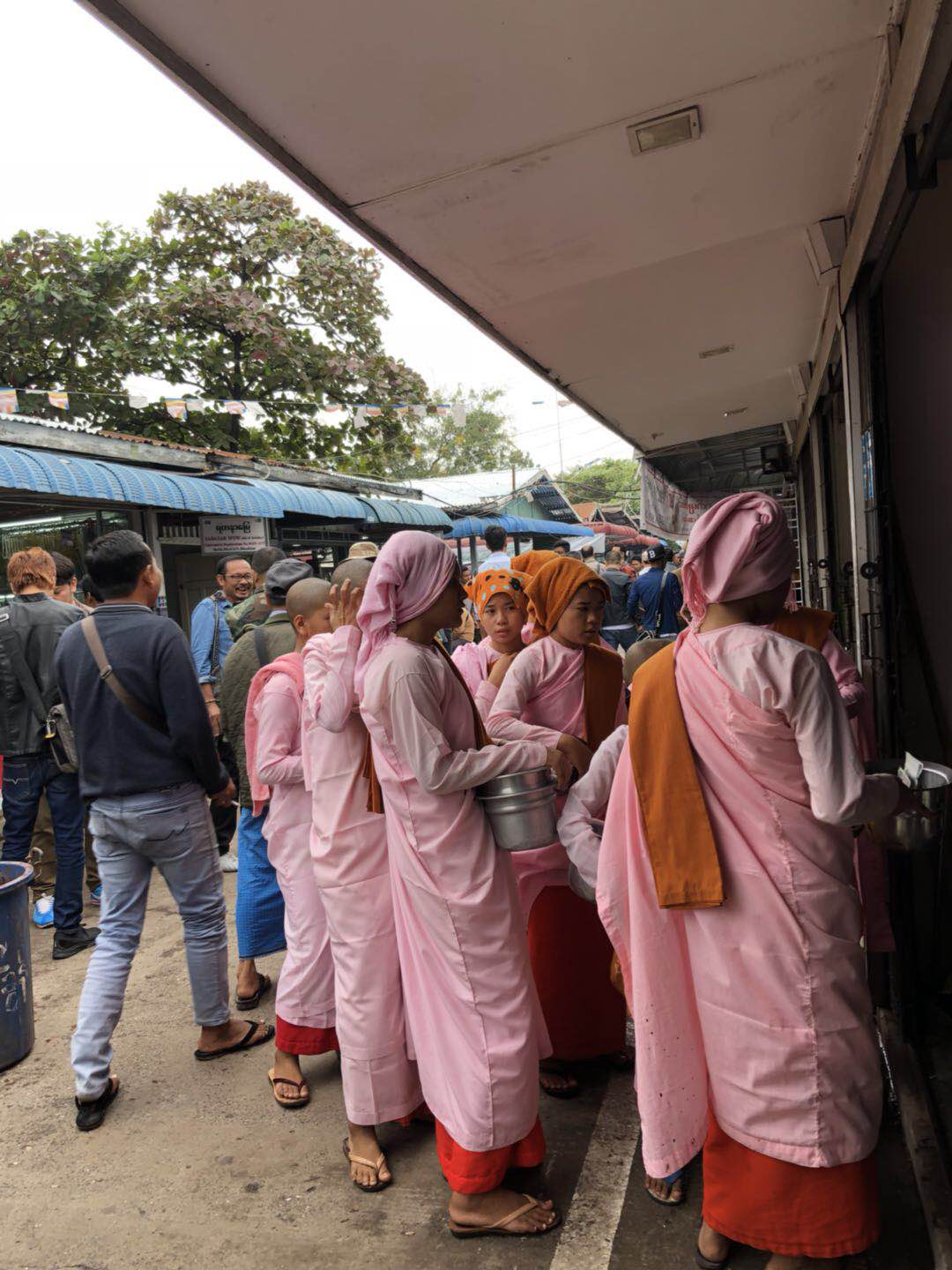 缅甸曼德勒角湾翡翠市场原石收购,缅甸角湾翡翠交易市场