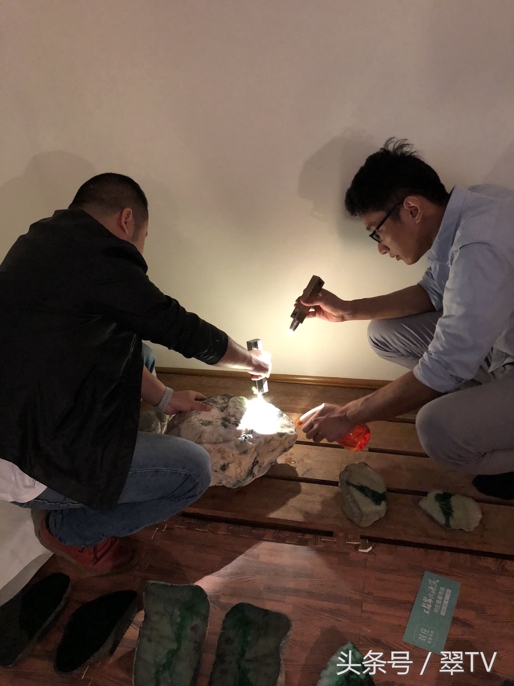 缅甸曼德勒角湾翡翠市场原石收购,缅甸角湾翡翠交易市场