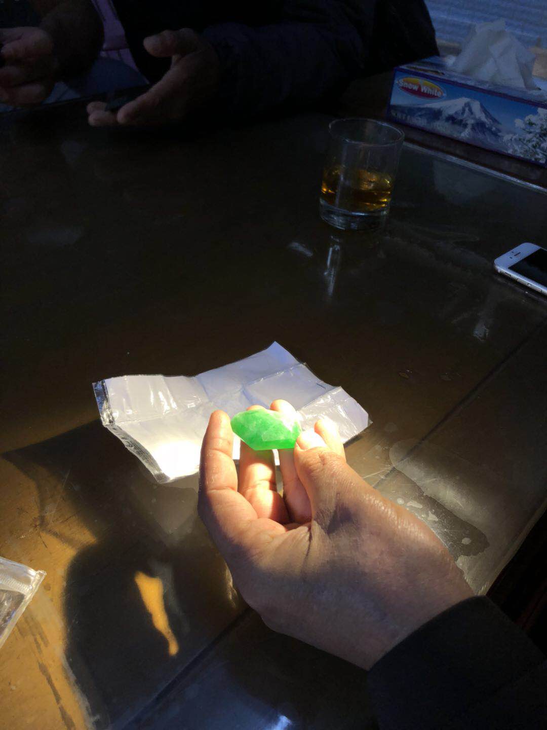 缅甸曼德勒角湾翡翠市场原石收购,缅甸角湾翡翠交易市场